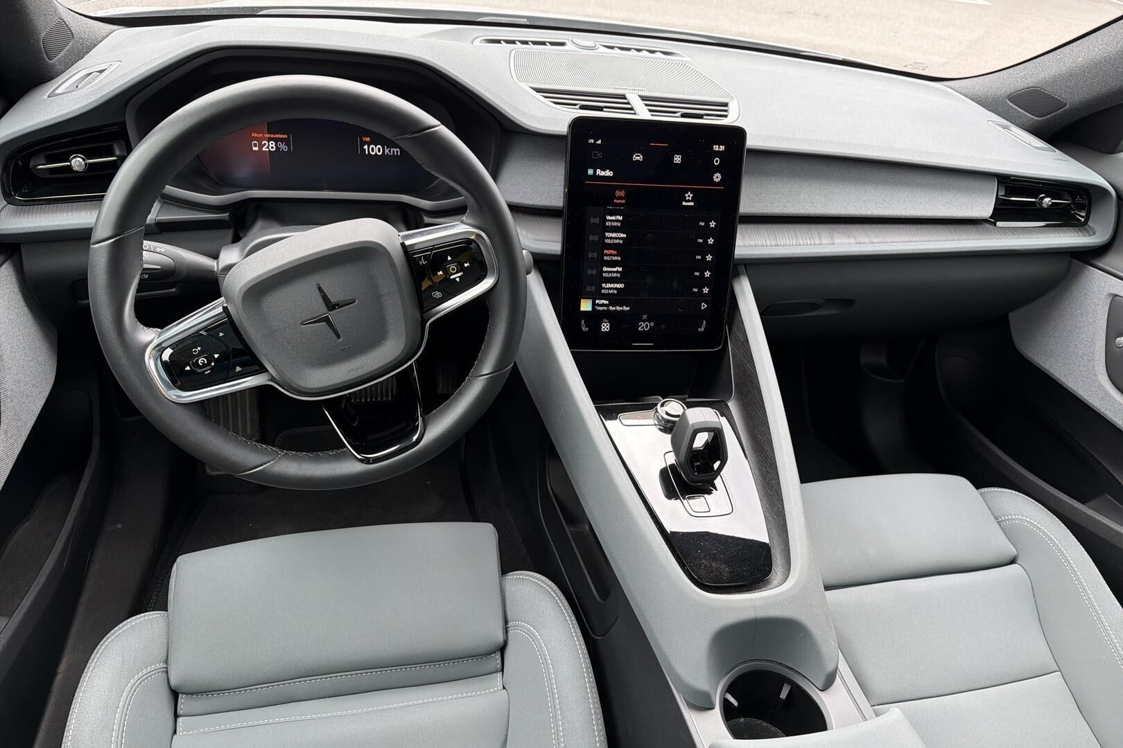 Polestar 2 iso kuva 1