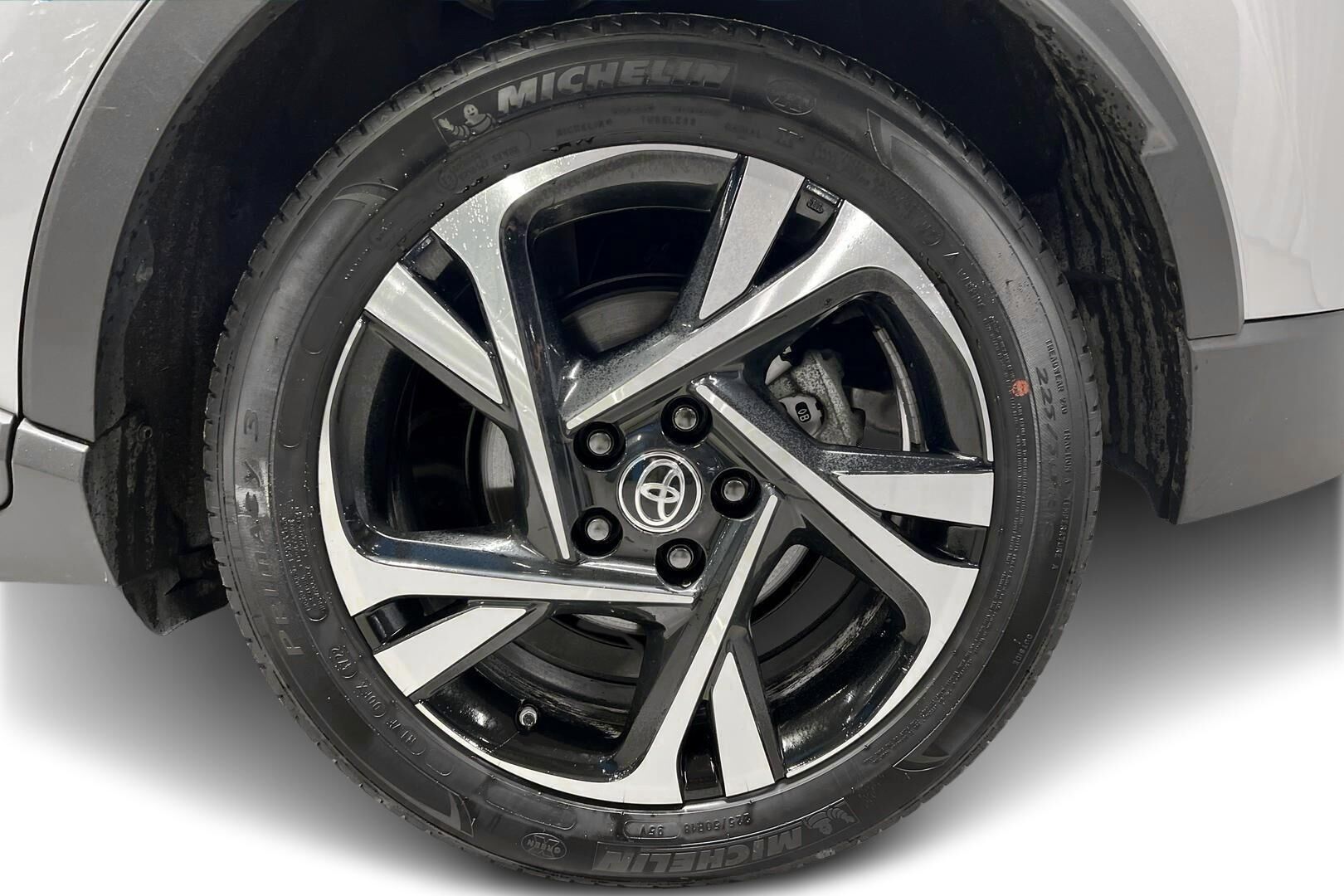 Toyota C-HR iso kuva 10