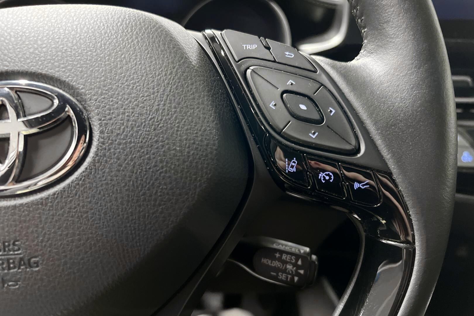 Toyota C-HR iso kuva 15