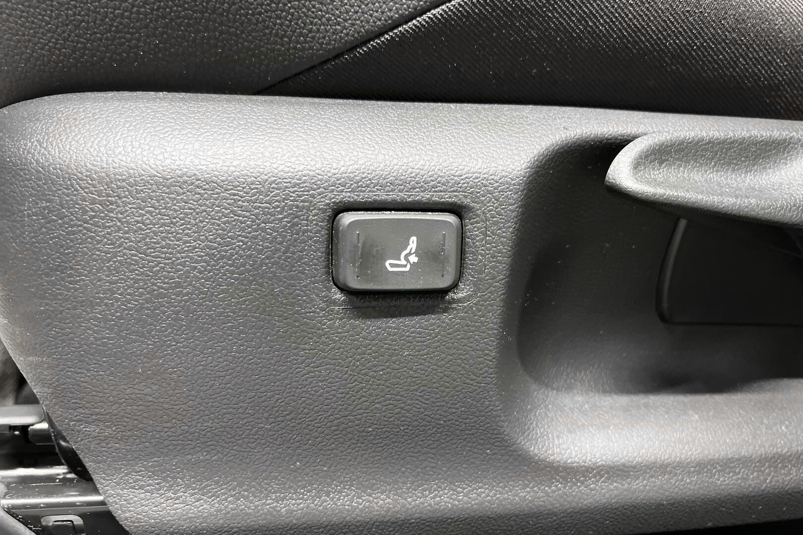 Toyota C-HR iso kuva 17