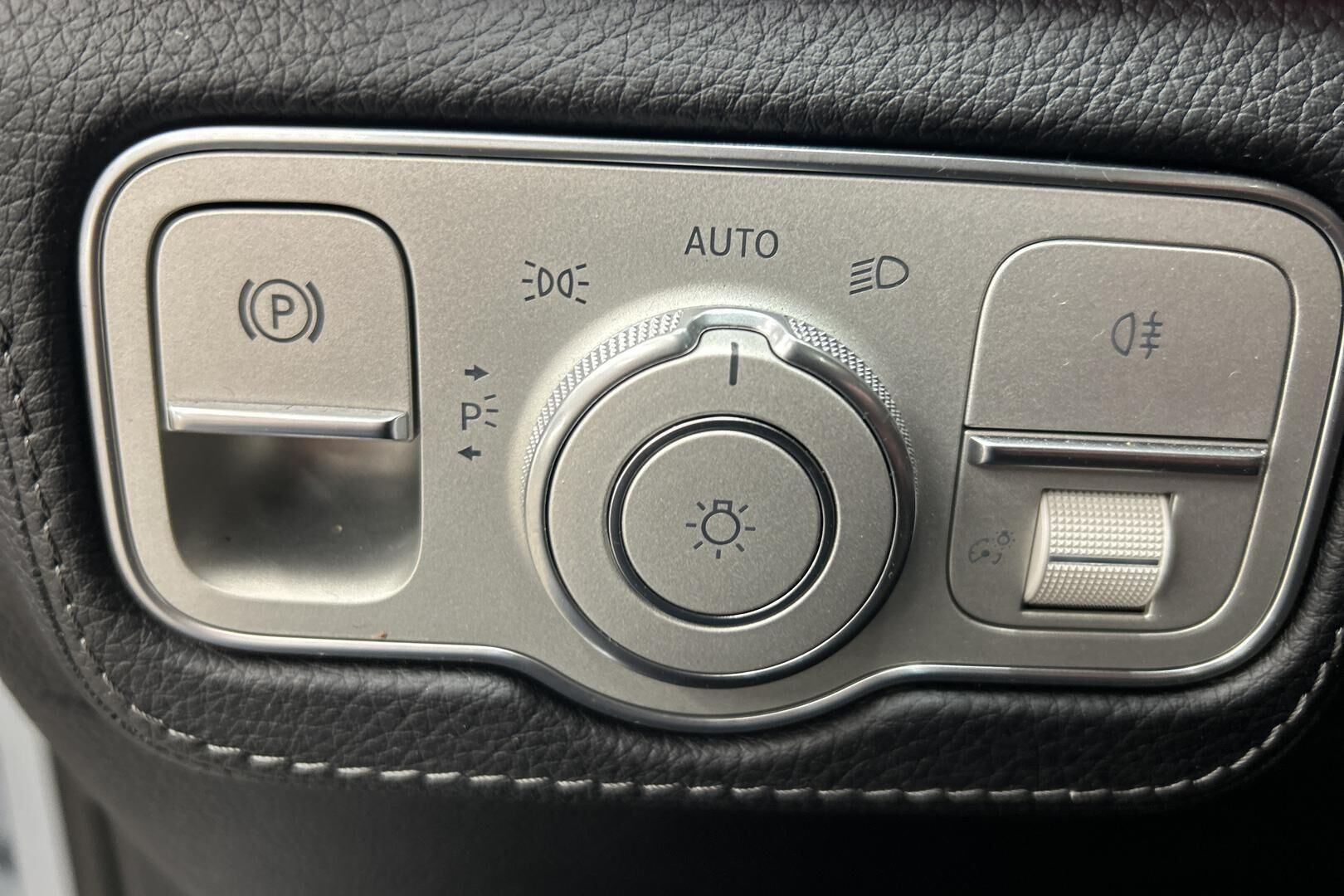 Mercedes-Benz GLE iso kuva 16