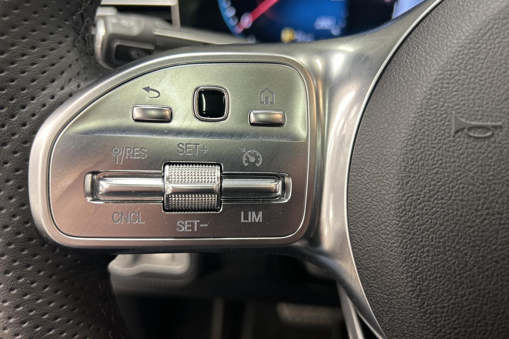 Mercedes-Benz GLE iso kuva 17