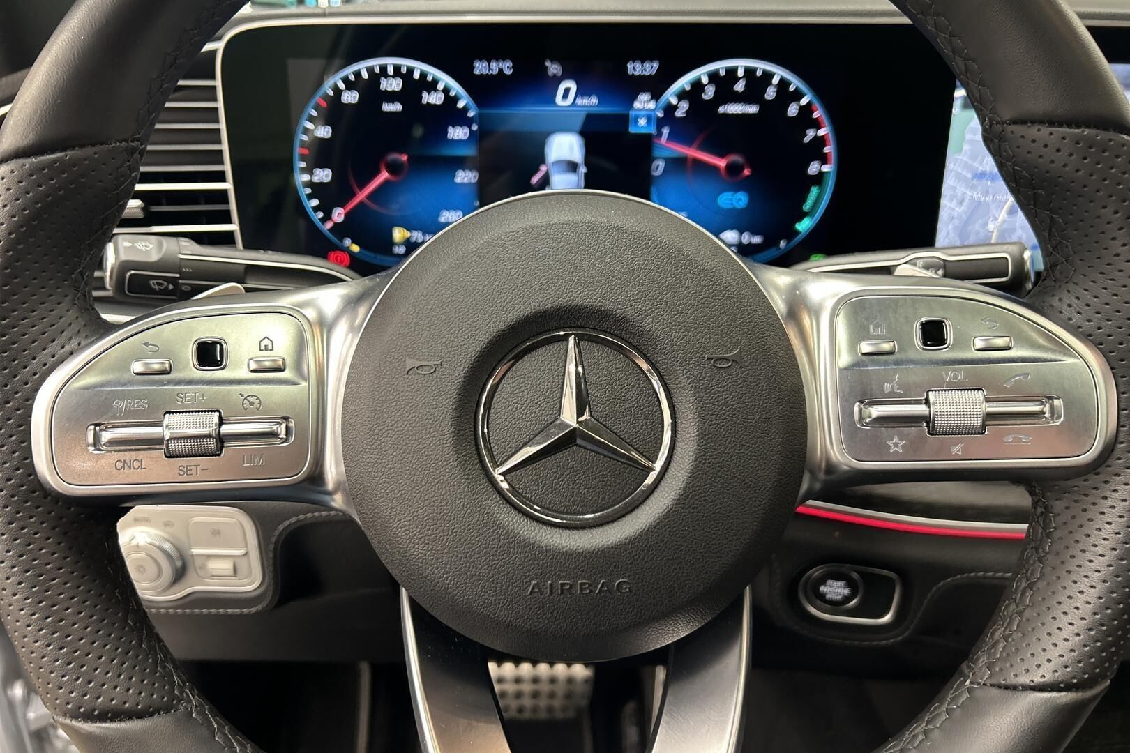 Mercedes-Benz GLE iso kuva 22