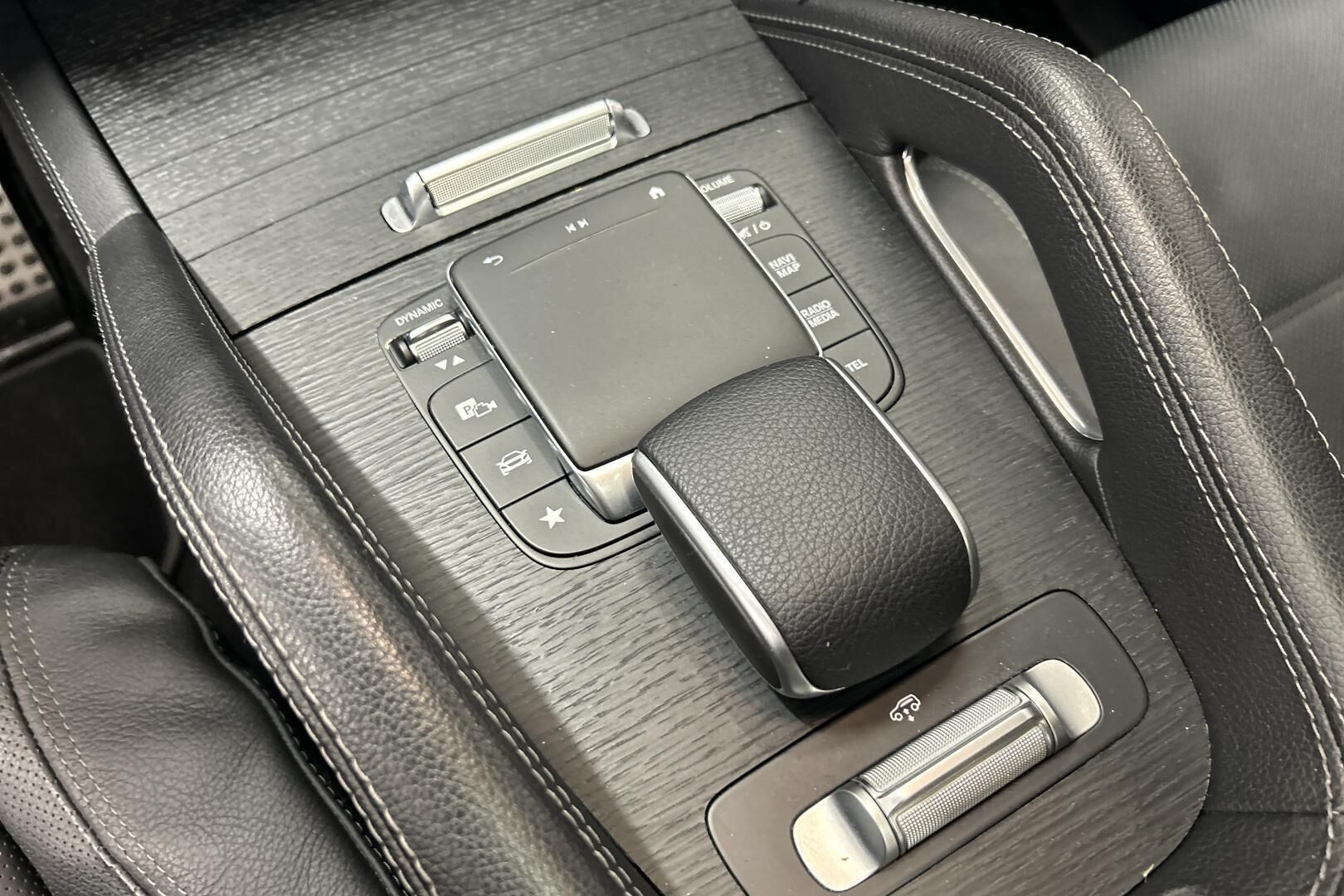 Mercedes-Benz GLE iso kuva 24