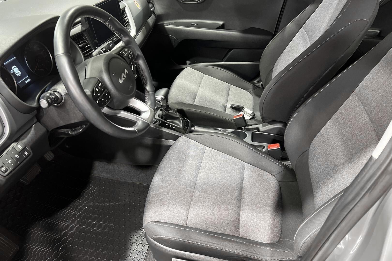 KIA Stonic iso kuva 8