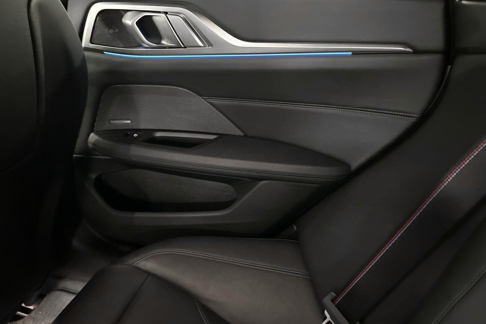 BMW I4 M50 iso kuva 30