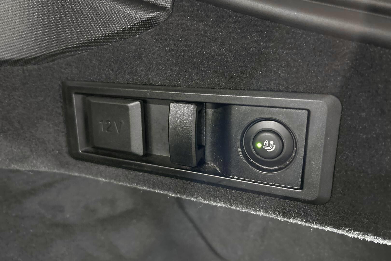 BMW I4 M50 iso kuva 32