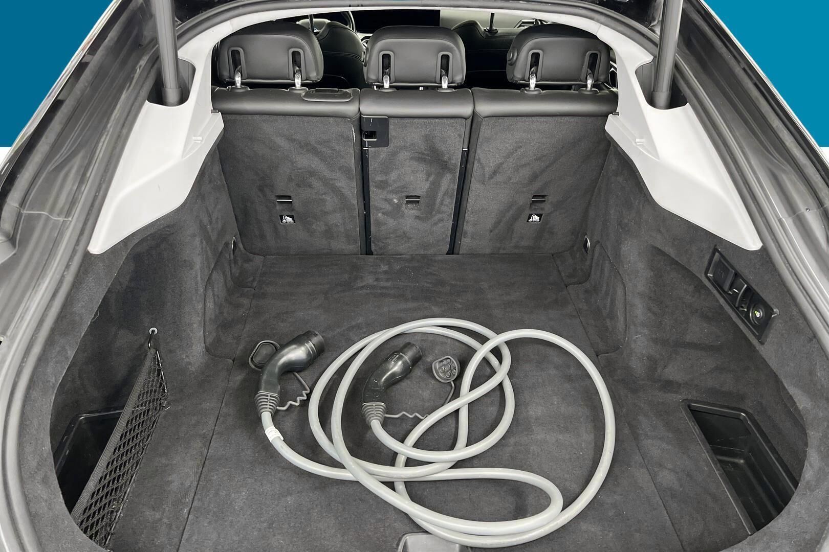 BMW i4 iso kuva 12