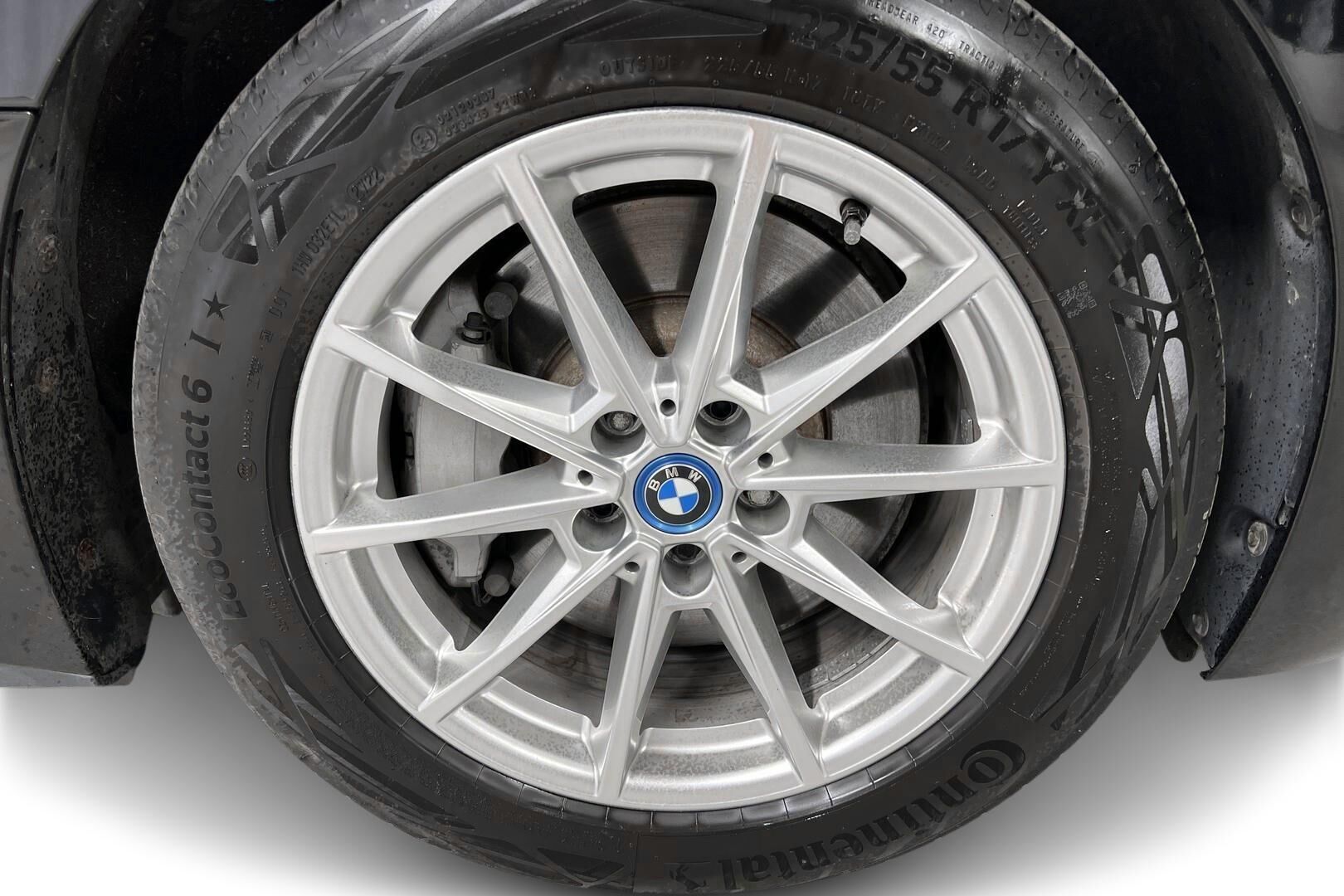 BMW i4 iso kuva 13