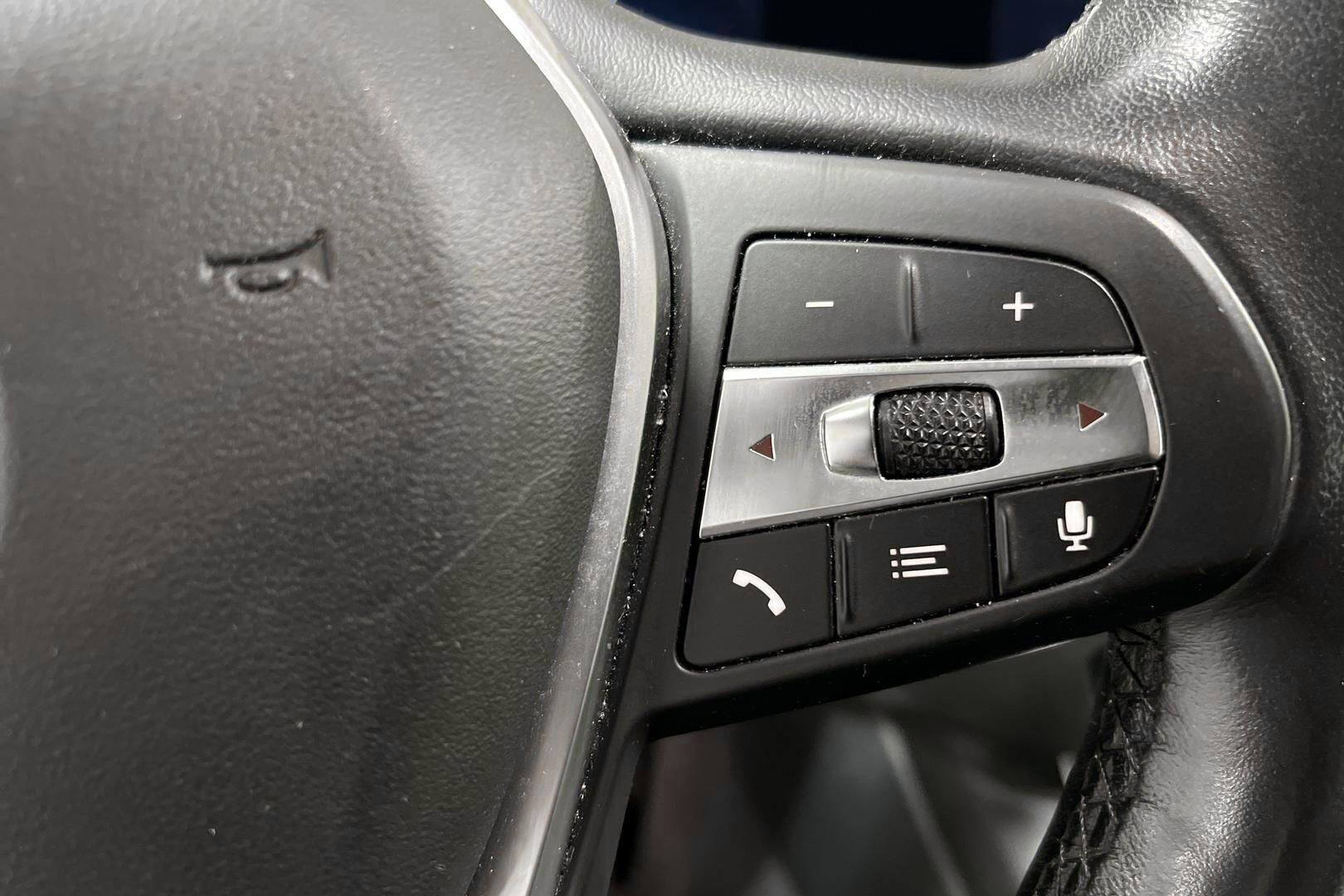 BMW i4 iso kuva 16