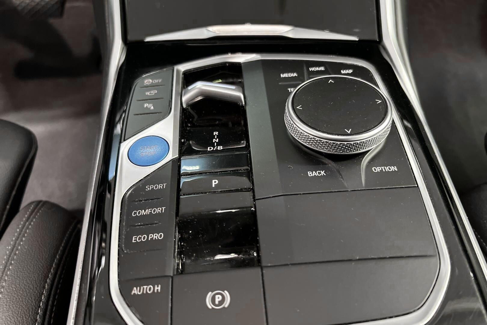 BMW i4 iso kuva 17