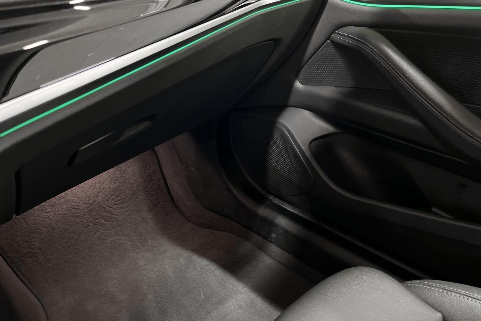 BMW i4 iso kuva 20