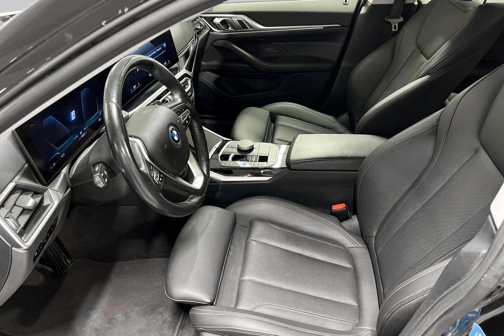 BMW i4 iso kuva 9
