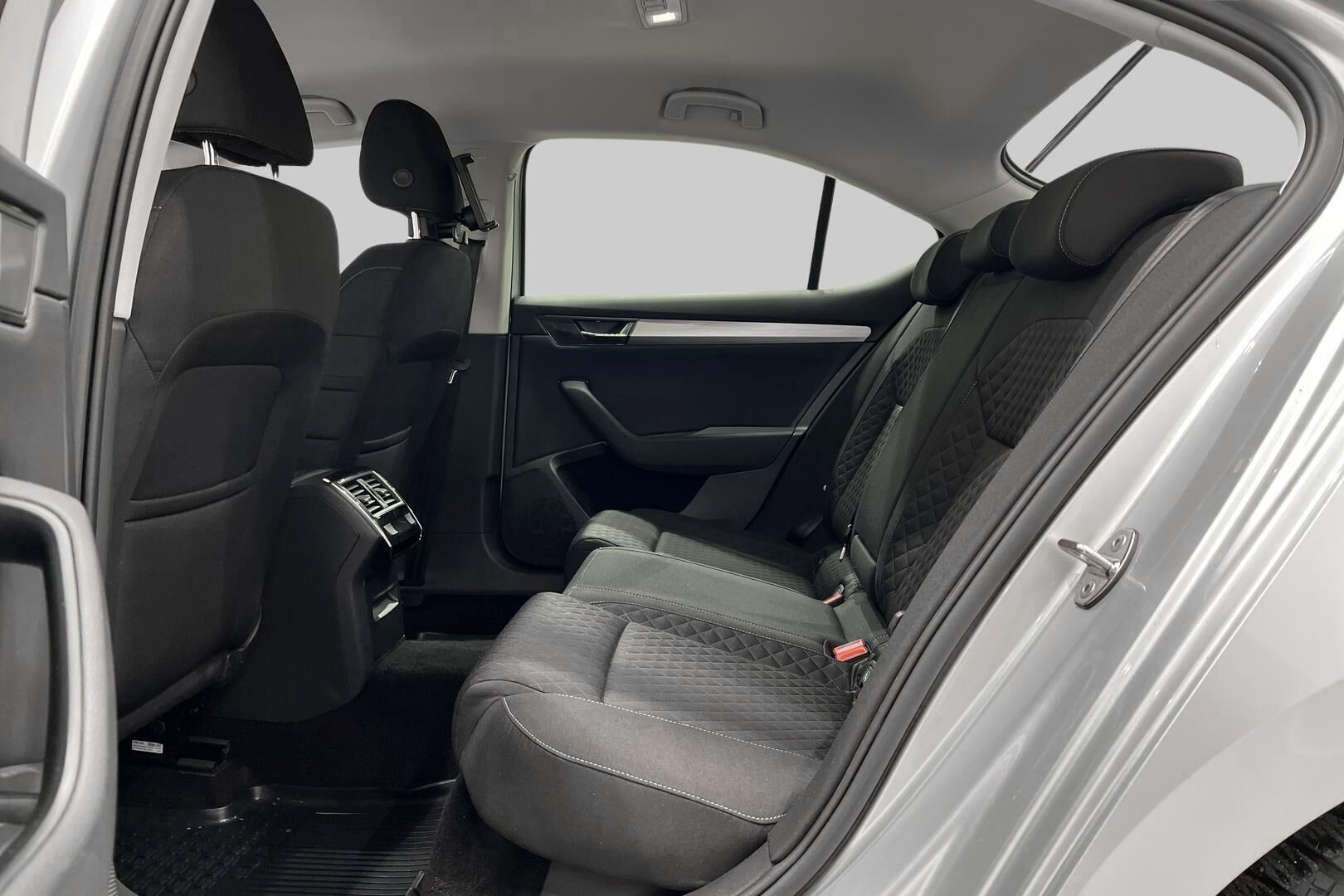 SKODA SUPERB iso kuva 10