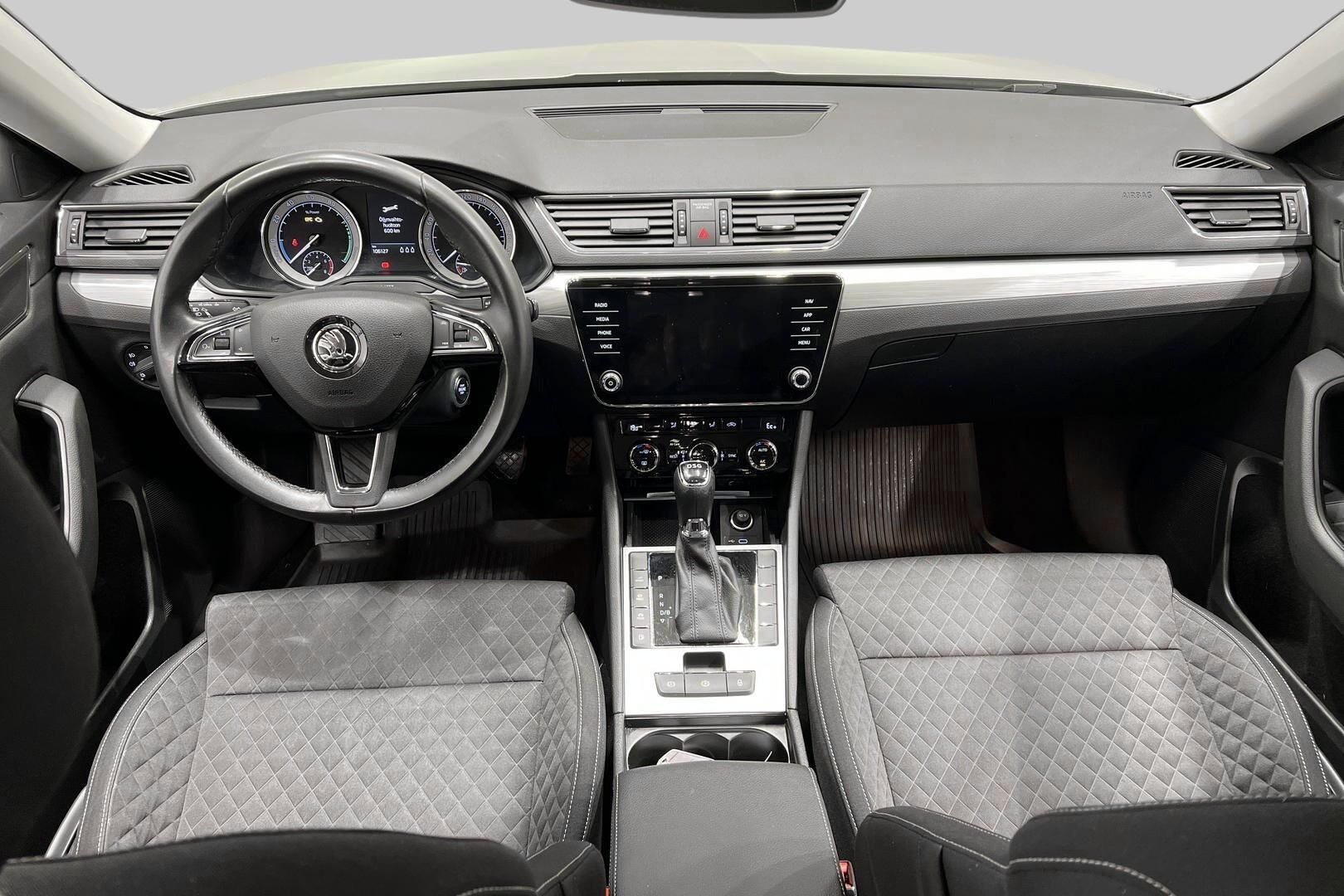 SKODA SUPERB iso kuva 11