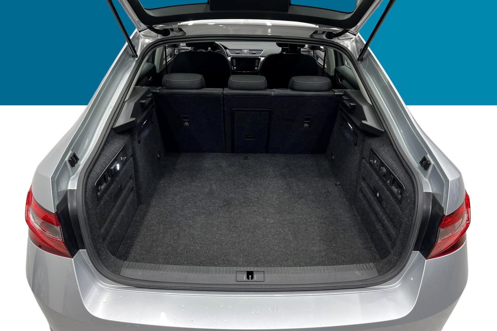 SKODA SUPERB iso kuva 12