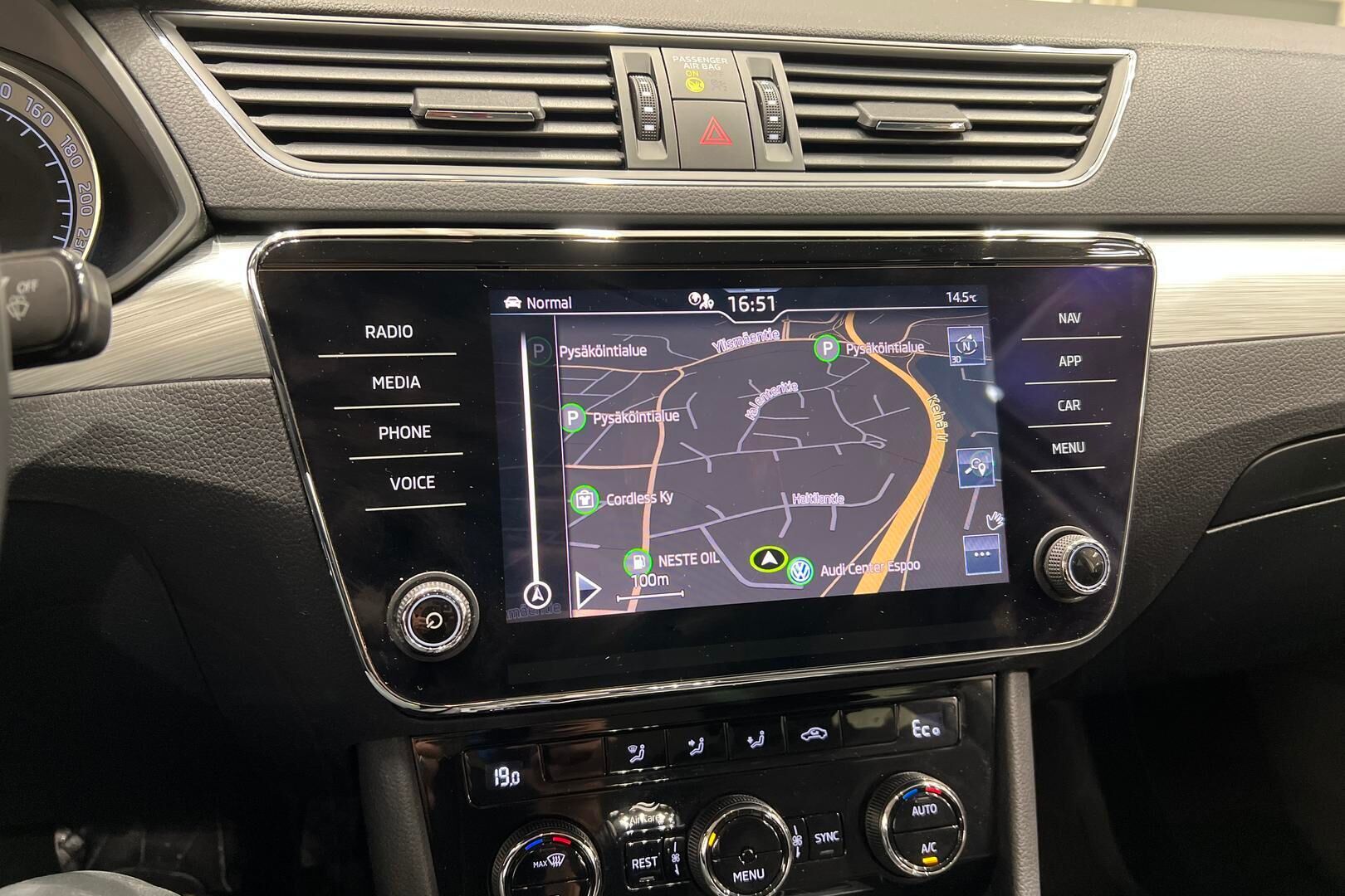 SKODA SUPERB iso kuva 16