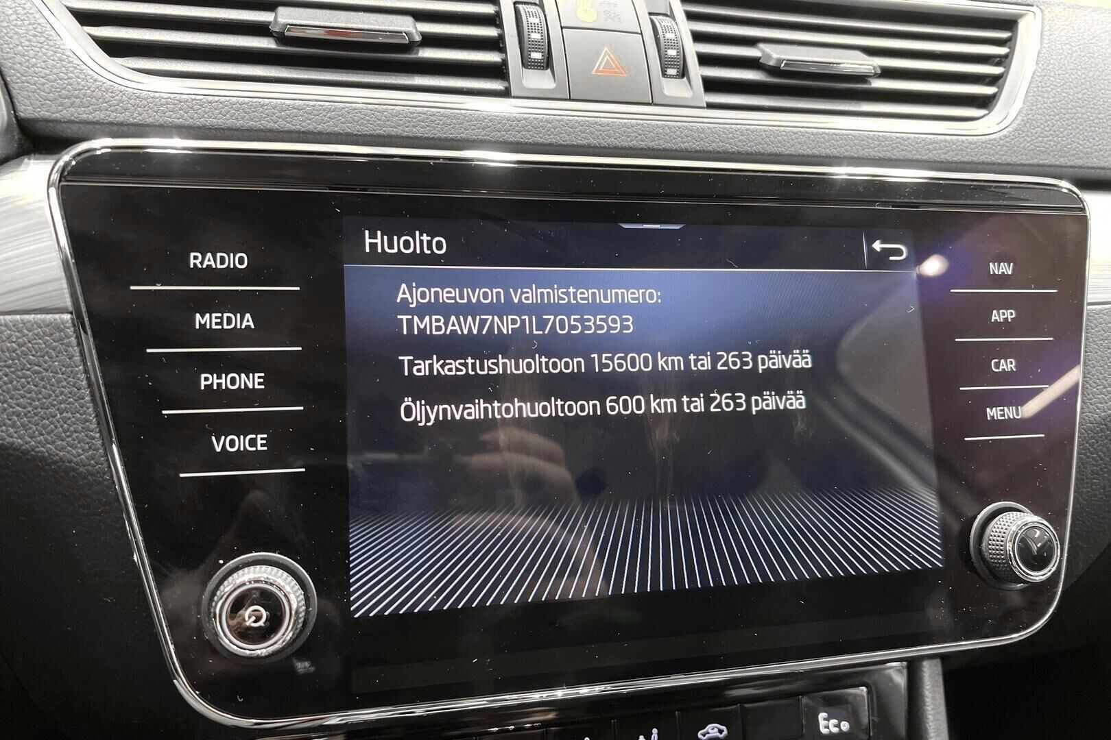 SKODA SUPERB iso kuva 17