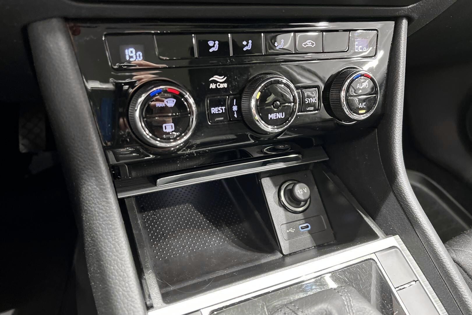 SKODA SUPERB iso kuva 21