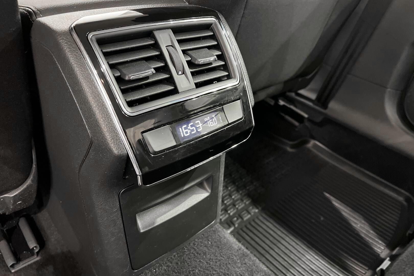 SKODA SUPERB iso kuva 28