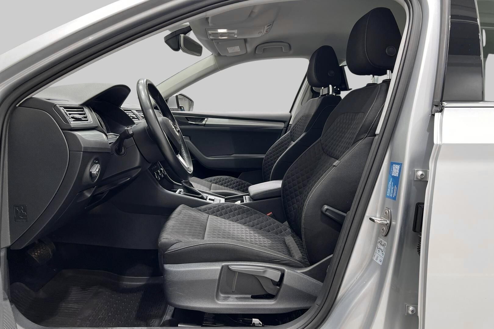 SKODA SUPERB iso kuva 9