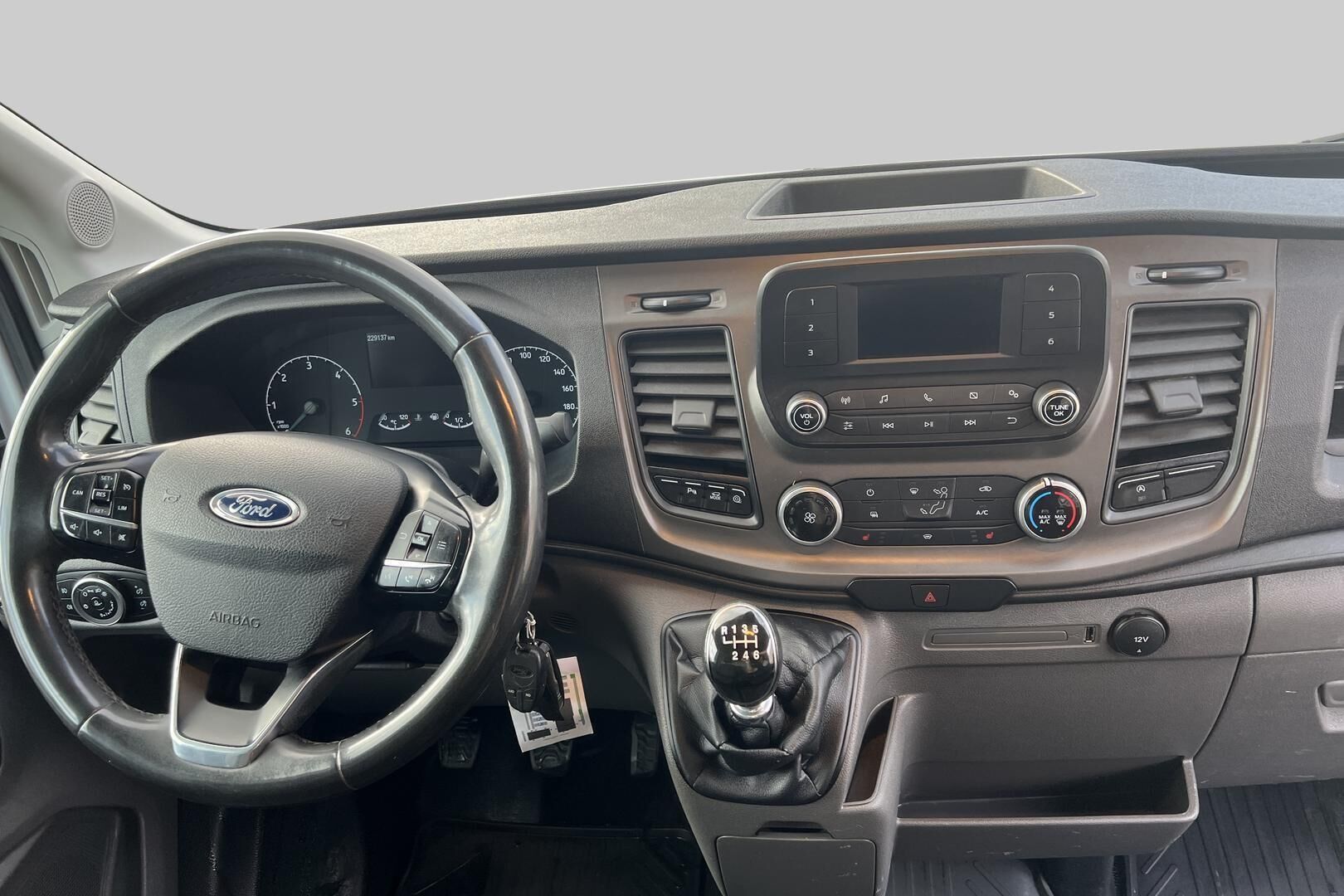Ford Transit iso kuva 8