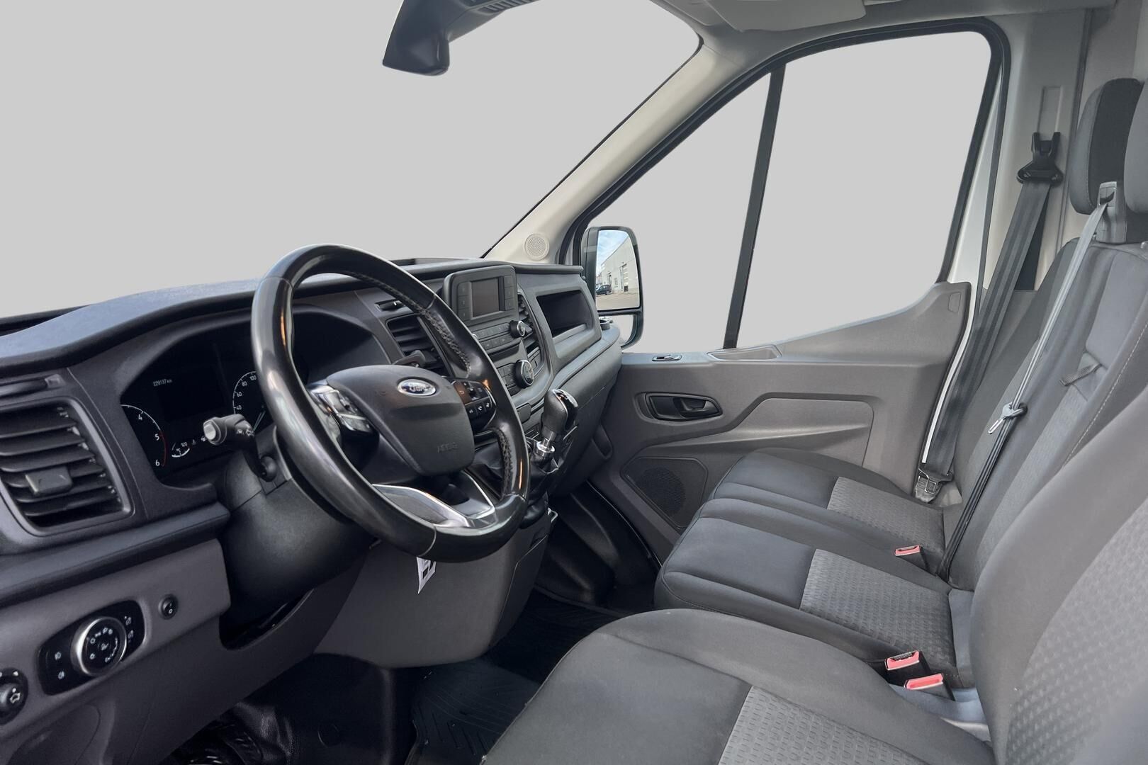 Ford Transit iso kuva 6