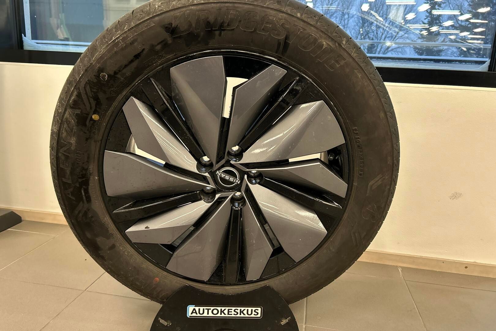 Nissan Ariya iso kuva 11