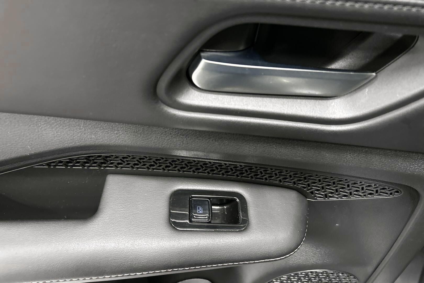 Nissan Ariya iso kuva 14