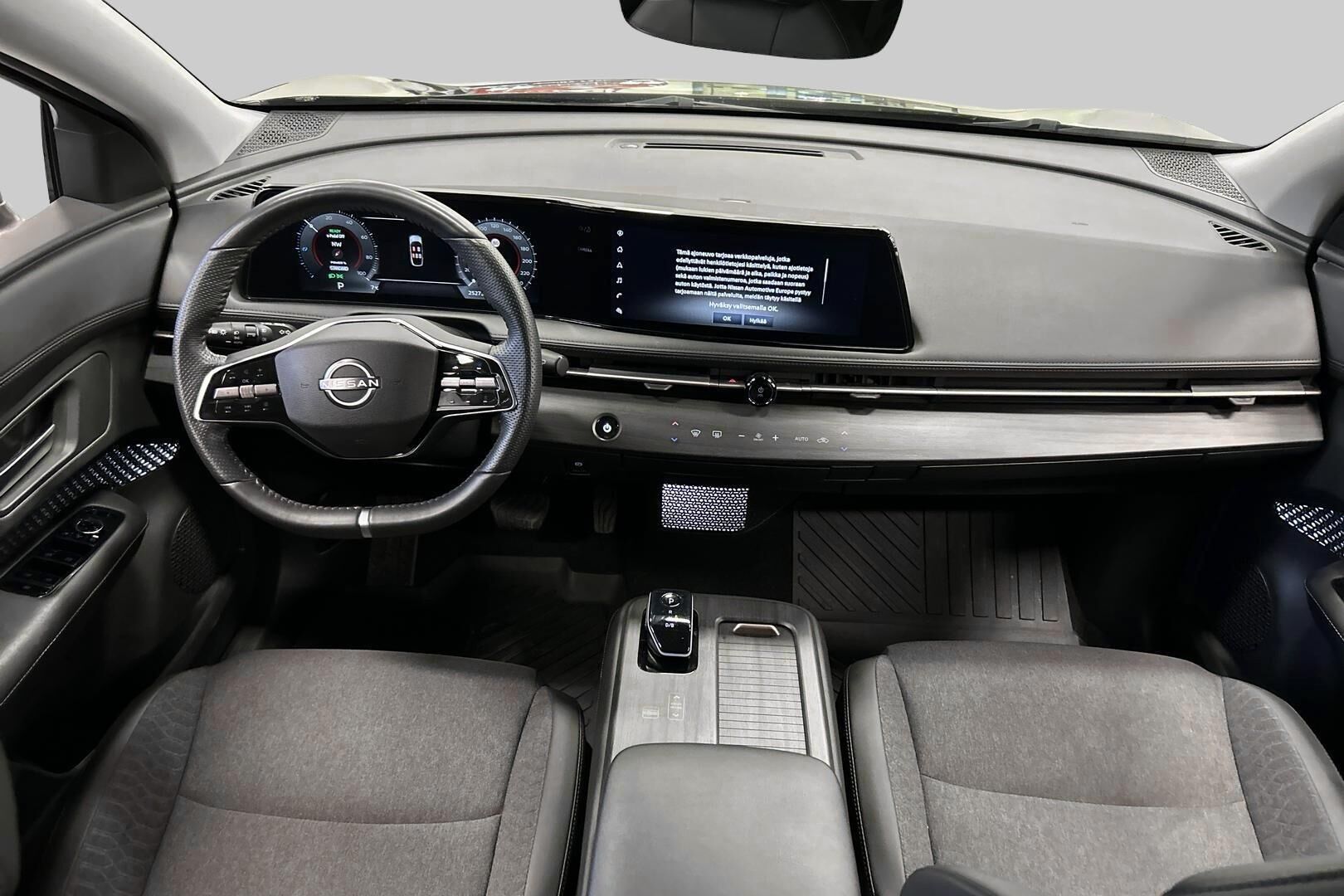 Nissan Ariya iso kuva 10