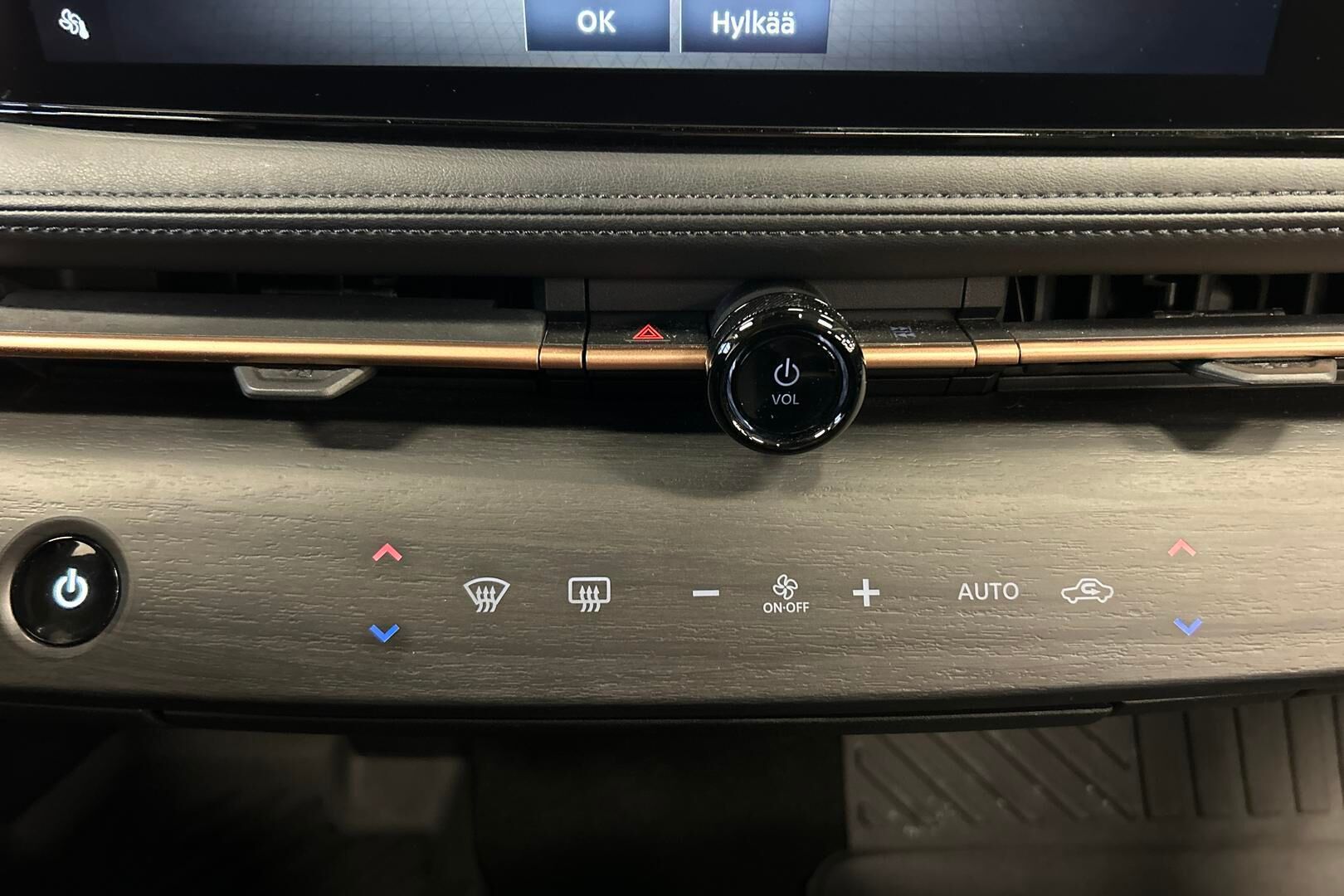 Nissan Ariya iso kuva 15