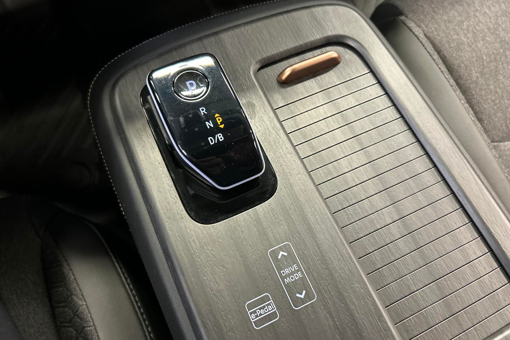 Nissan Ariya iso kuva 16