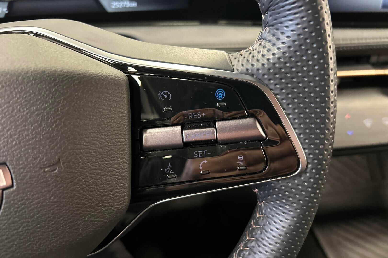 Nissan Ariya iso kuva 17