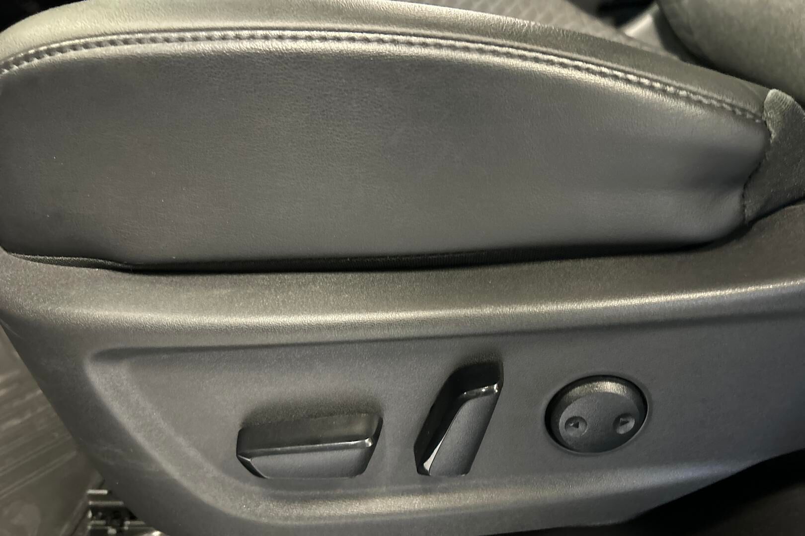 Nissan Ariya iso kuva 22