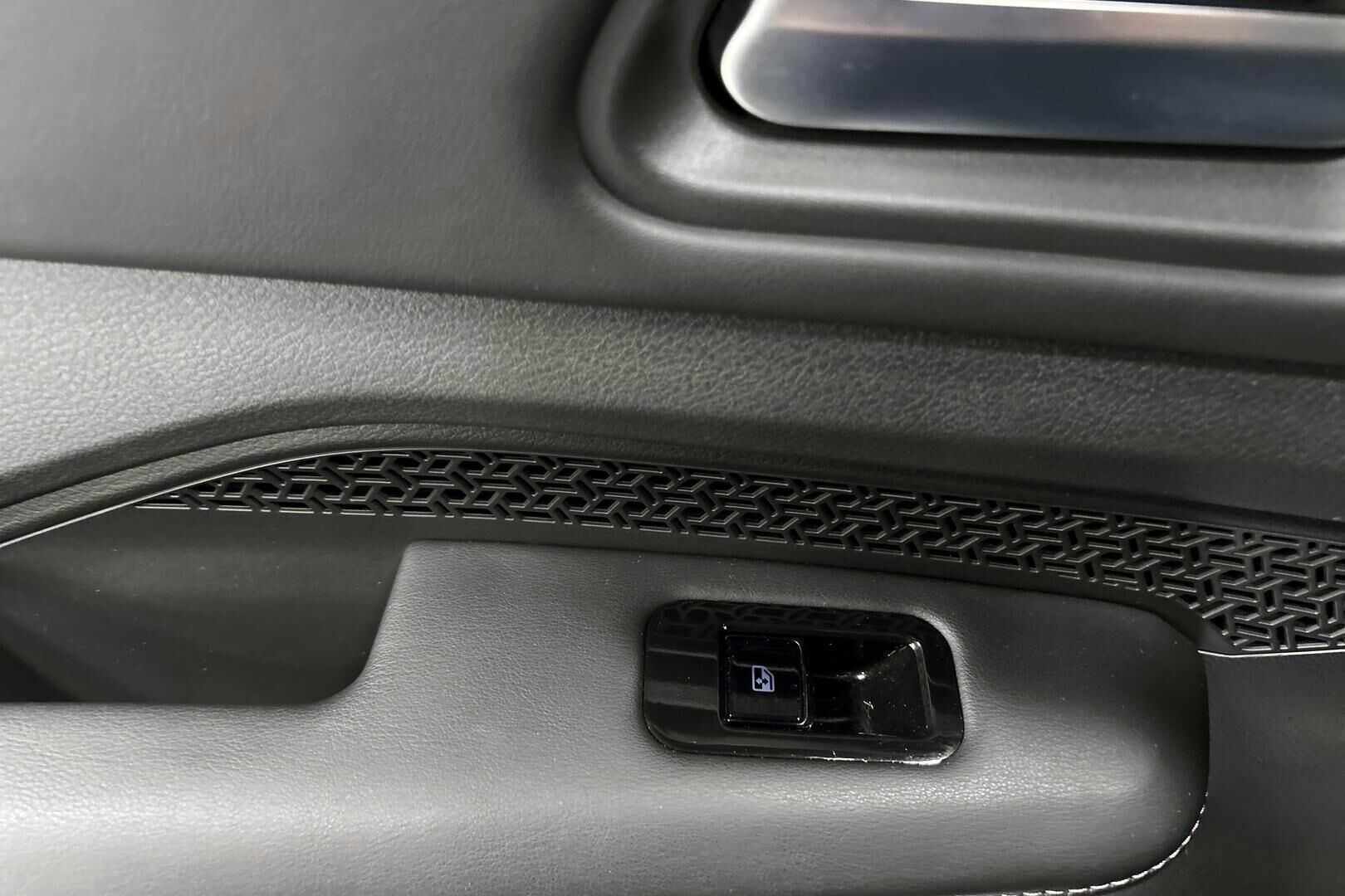 Nissan Ariya iso kuva 23