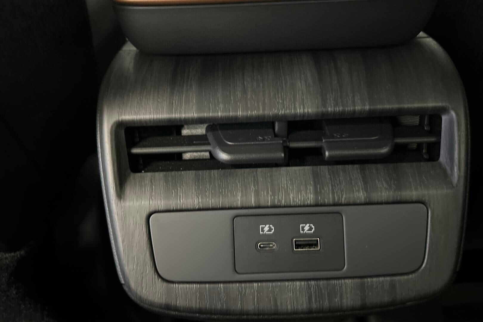 Nissan Ariya iso kuva 24