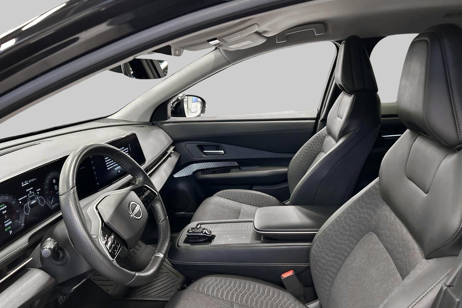 Nissan Ariya iso kuva 8