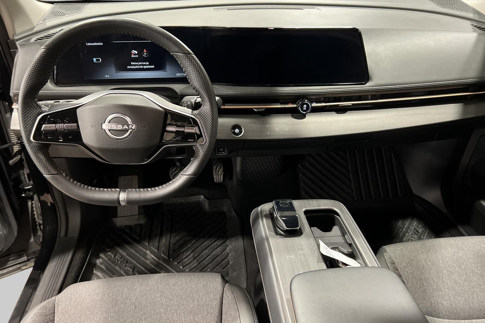 Nissan Ariya iso kuva 11