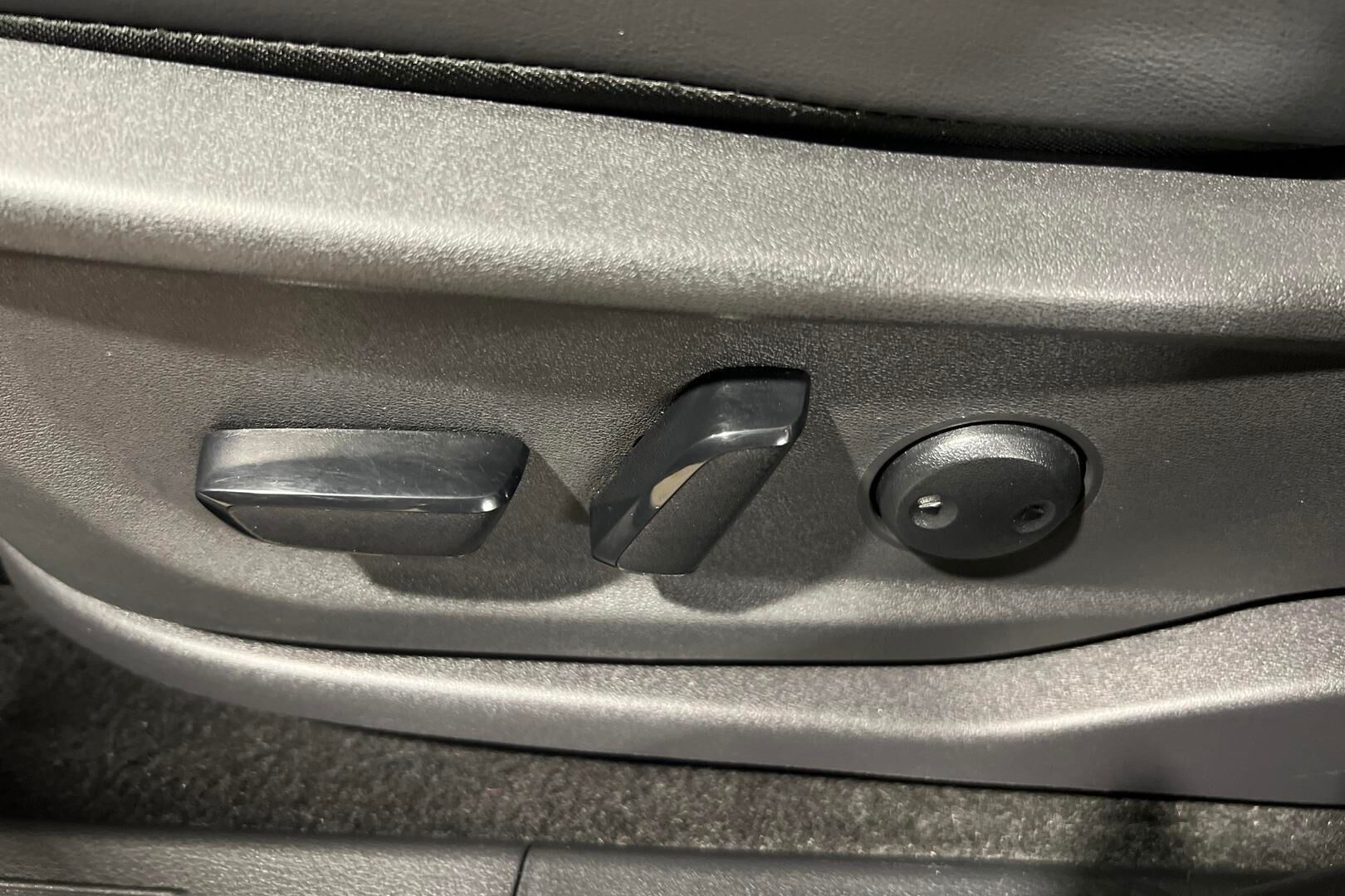 Nissan Ariya iso kuva 15