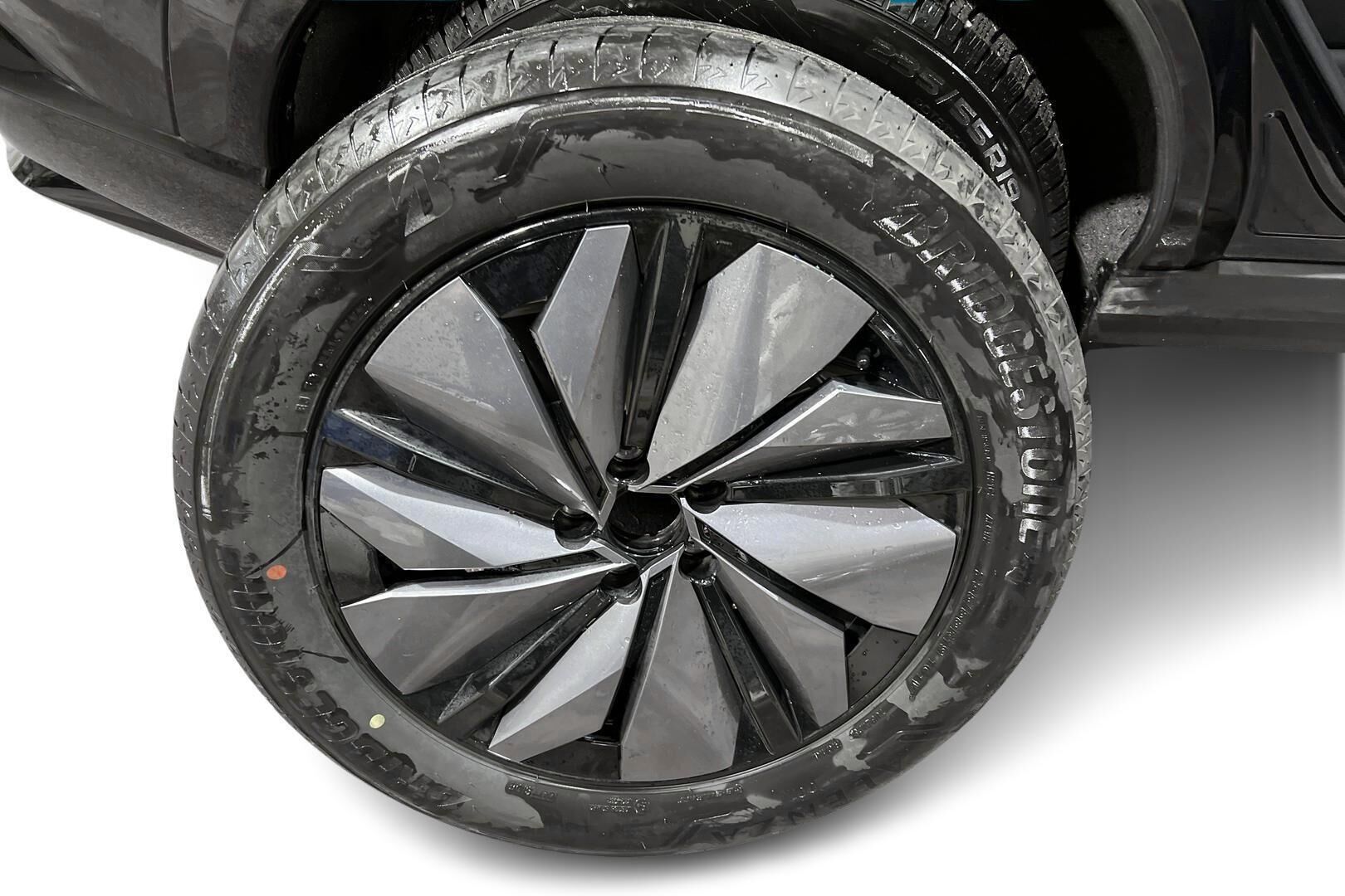 Nissan Ariya iso kuva 23