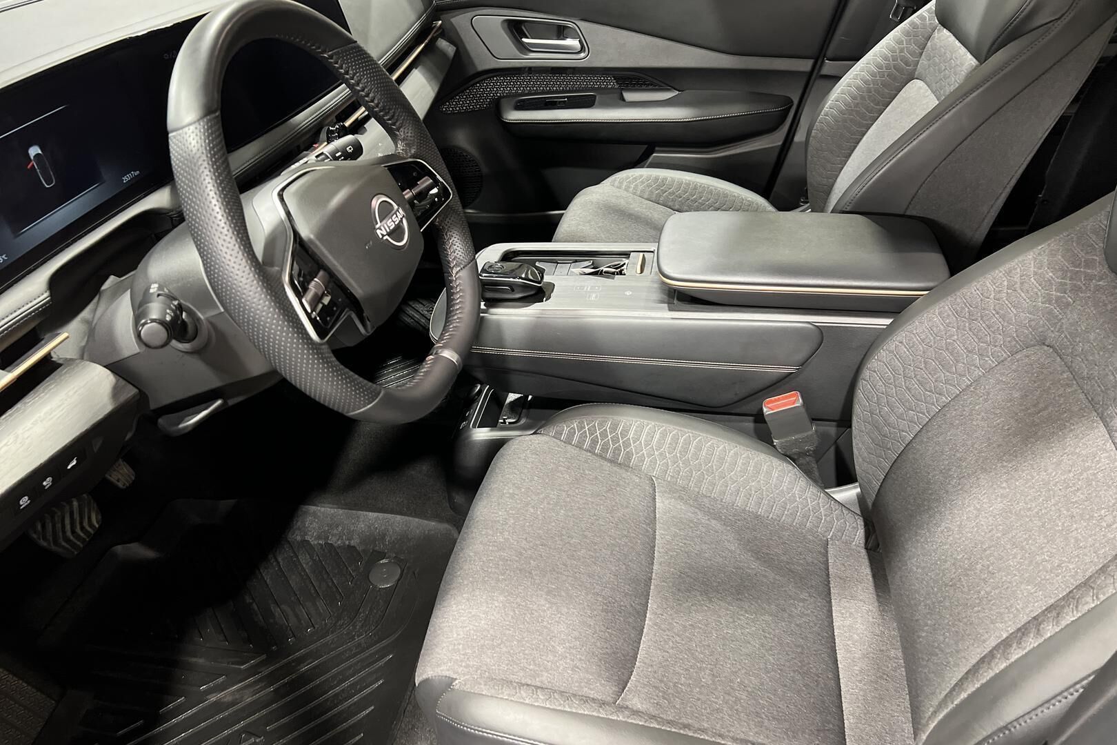 Nissan Ariya iso kuva 9