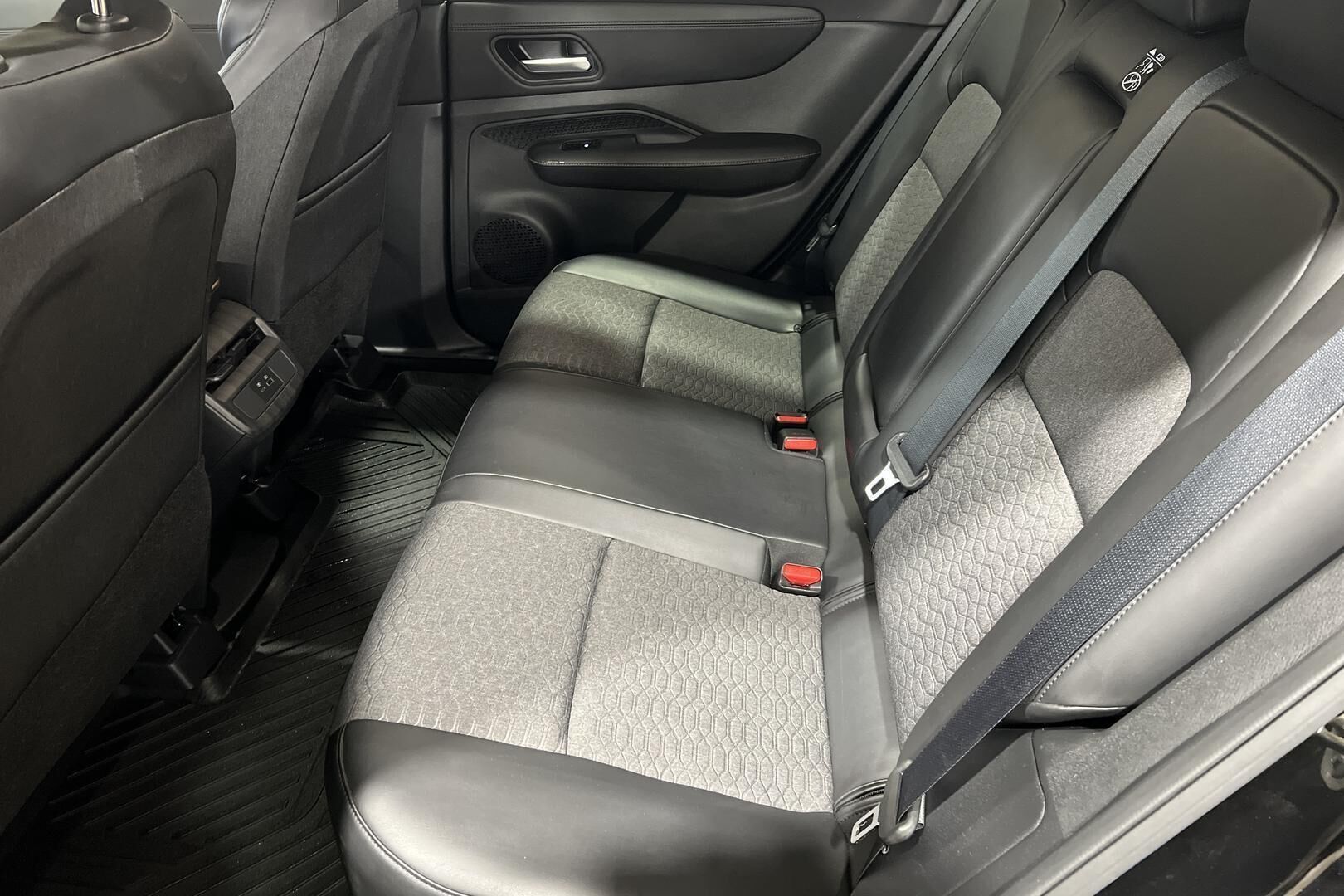 Nissan Ariya iso kuva 10