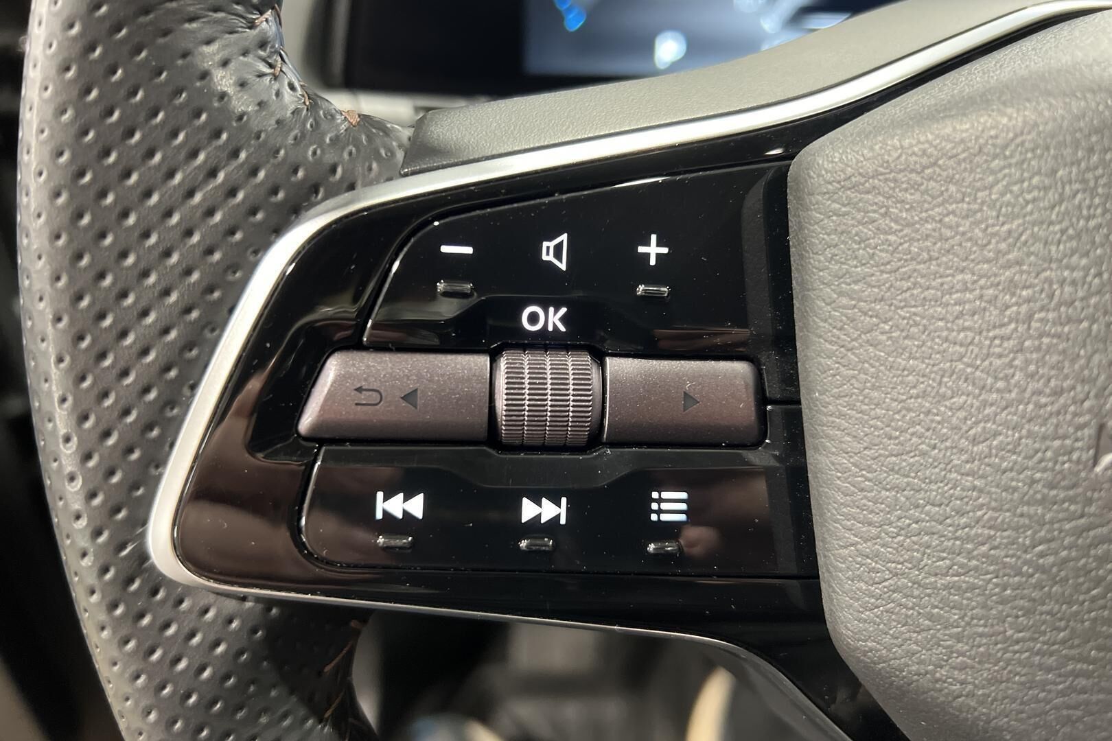 Nissan Ariya iso kuva 17