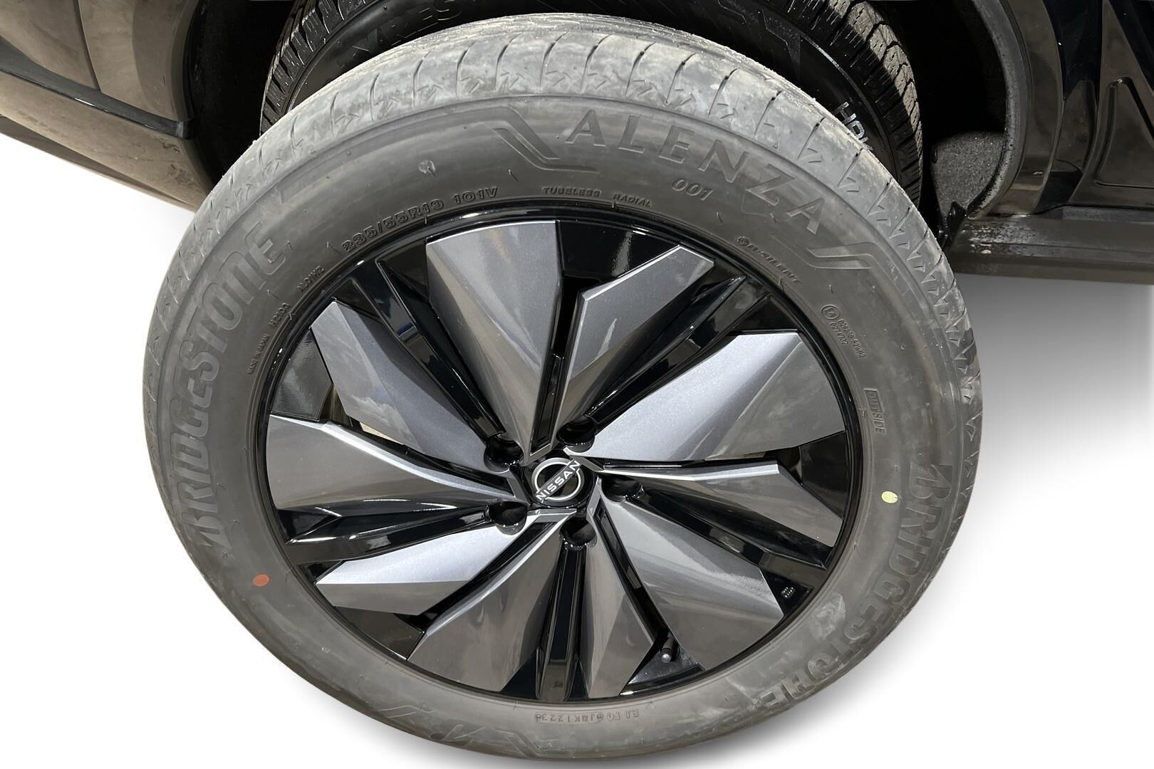 Nissan Ariya iso kuva 24