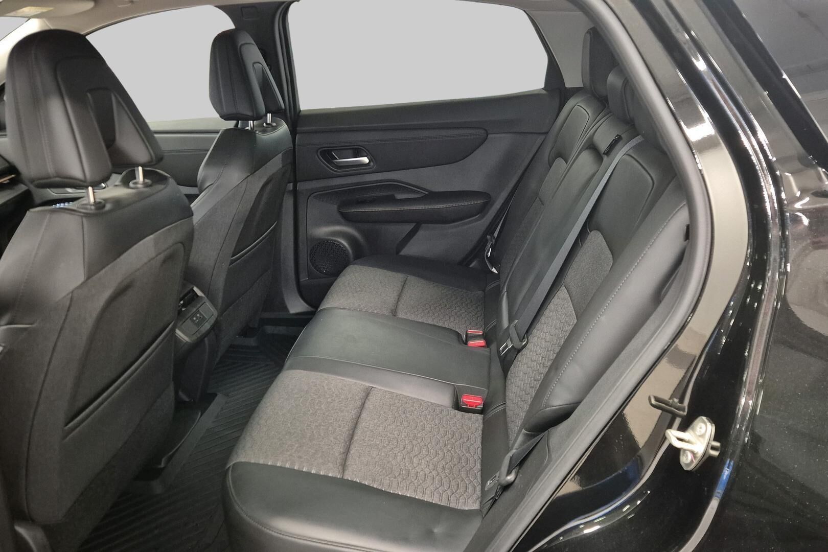 Nissan Ariya iso kuva 10