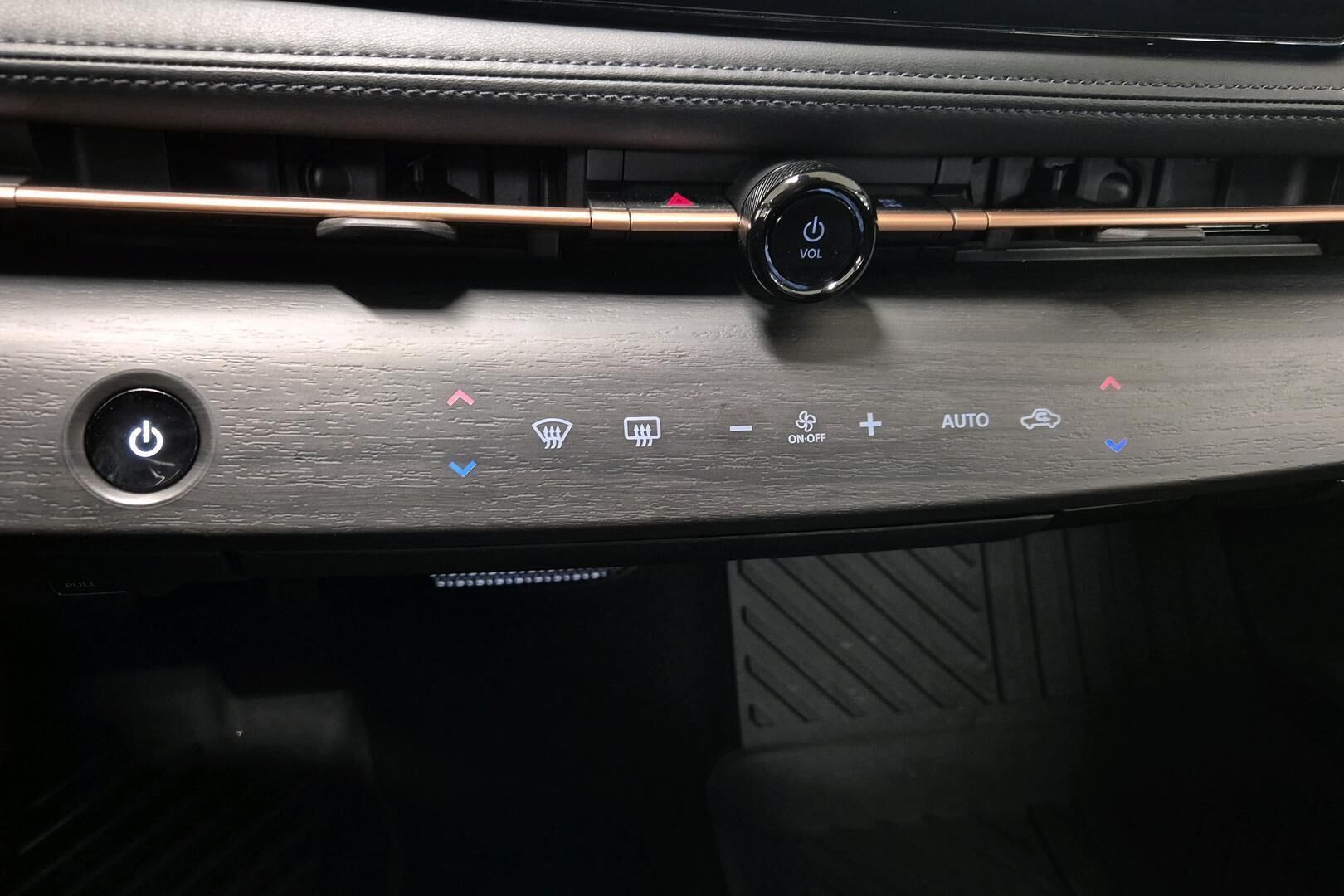 Nissan Ariya iso kuva 16