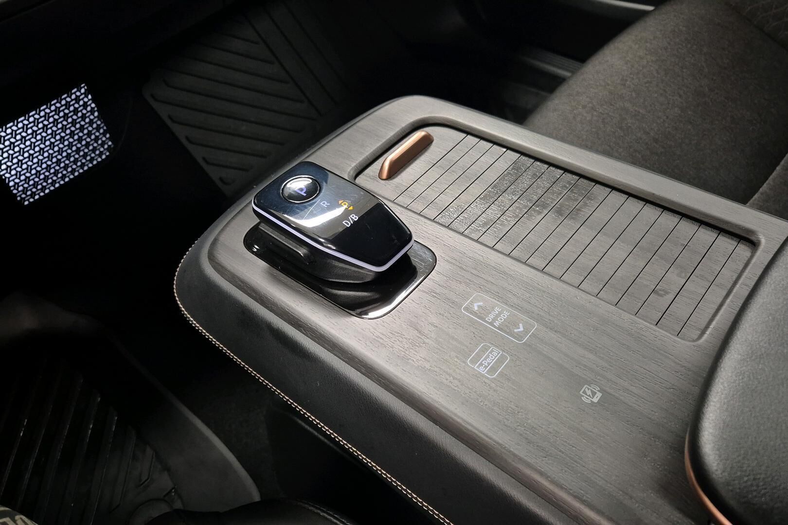 Nissan Ariya iso kuva 17