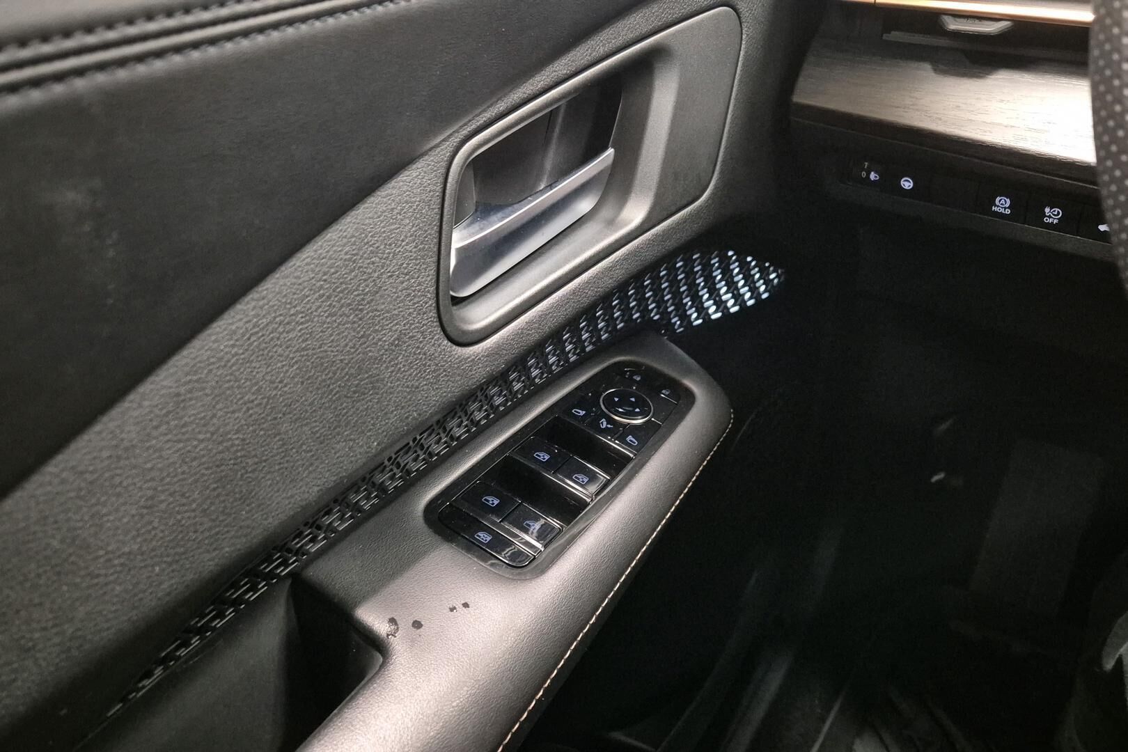 Nissan Ariya iso kuva 20