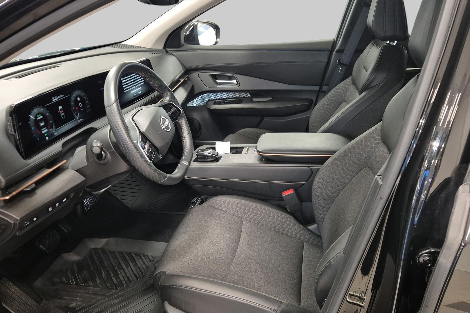 Nissan Ariya iso kuva 9