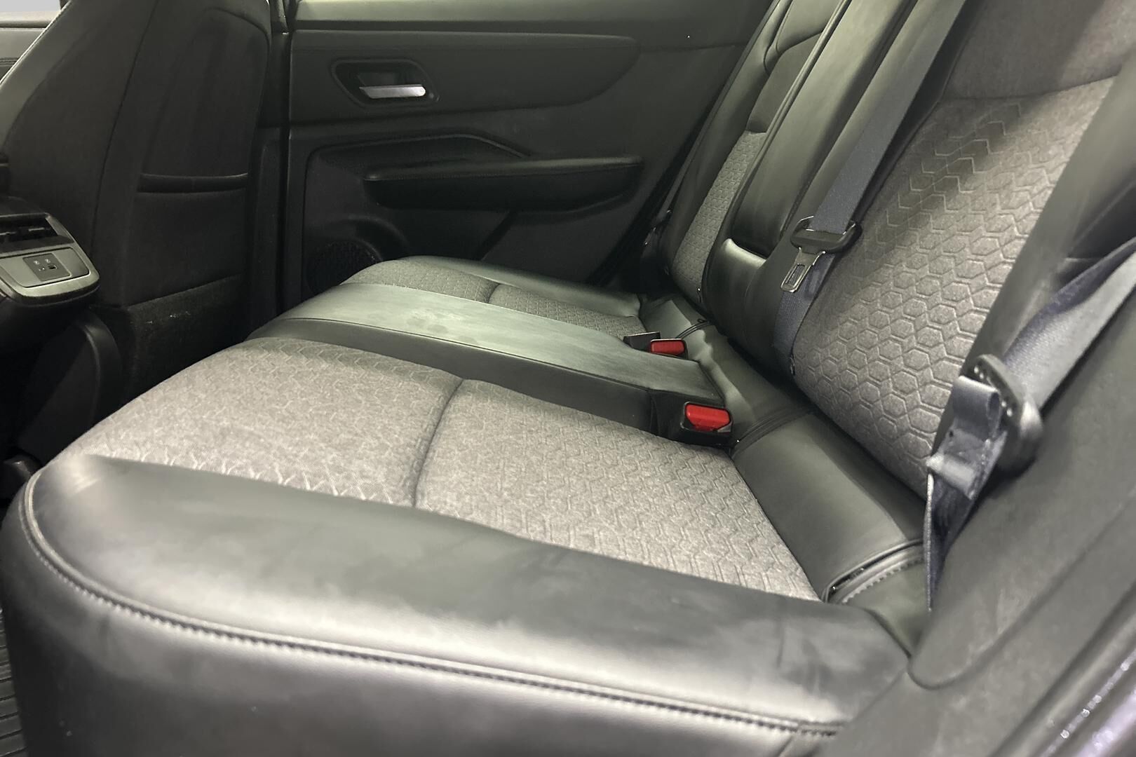 Nissan Ariya iso kuva 10